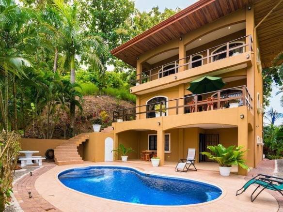 Ocean view property in Playa Hermosa, Jaco