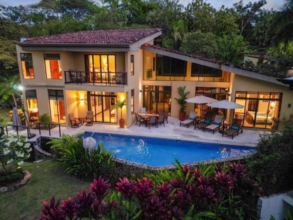 Ocean View home in Jaco