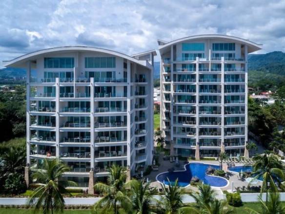 Beachfront condo in Jaco