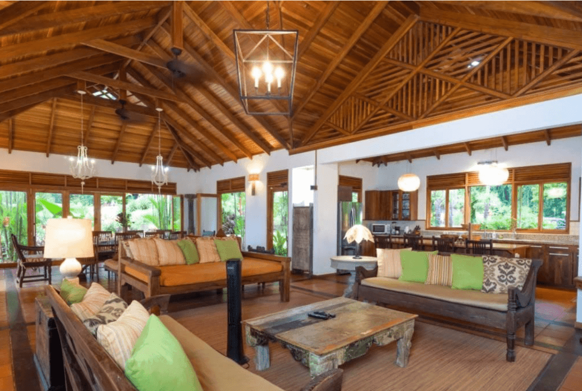 Luxury Estate in Limon