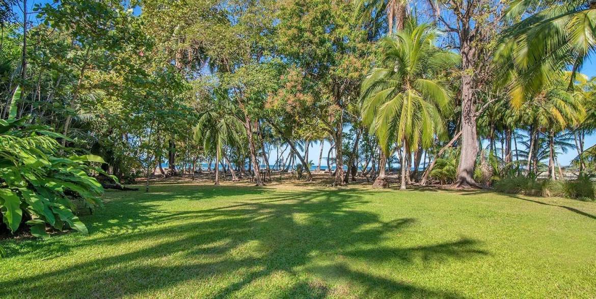 Beachfront estate in Malpais