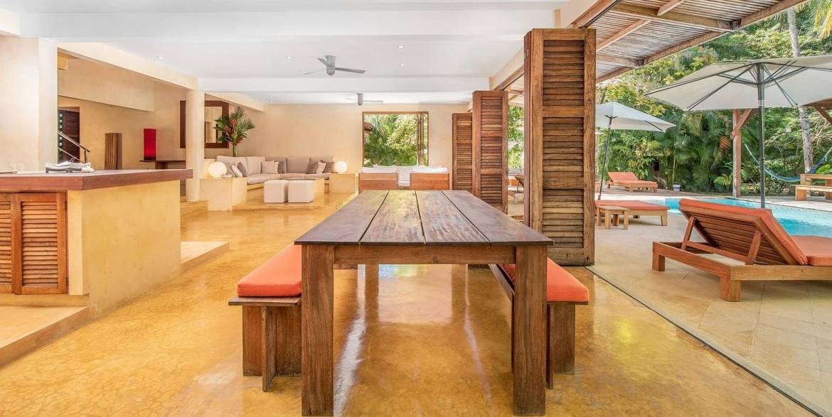 Beachfront estate in Malpais