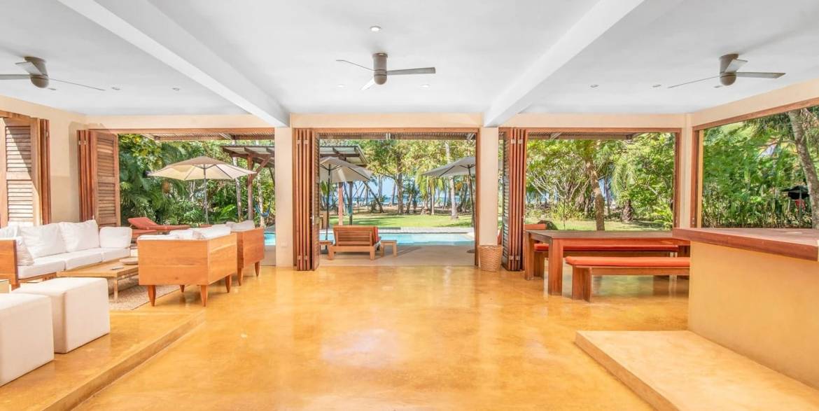 Beachfront estate in Malpais