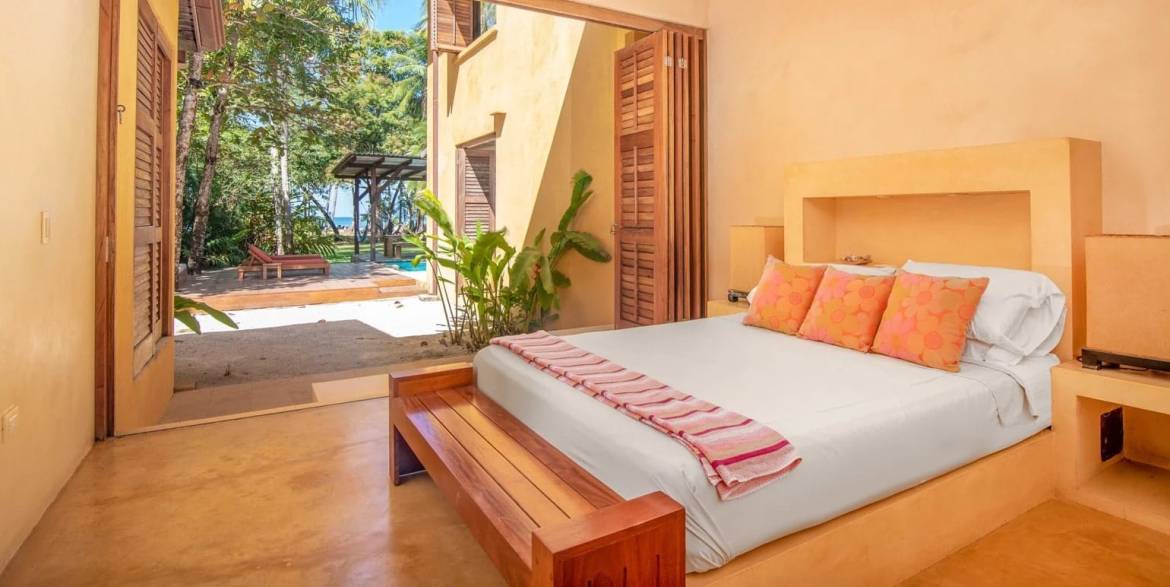 Beachfront estate in Malpais