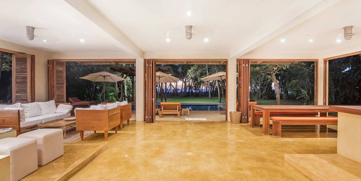 Beachfront estate in Malpais