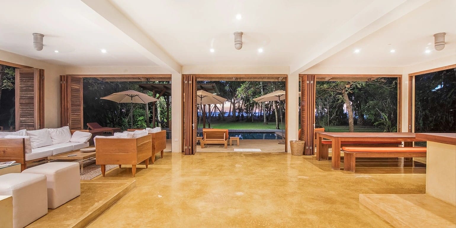 Beachfront estate in Malpais