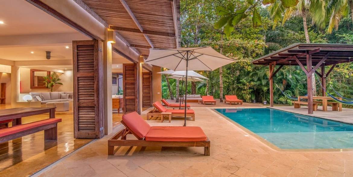 Beachfront estate in Malpais