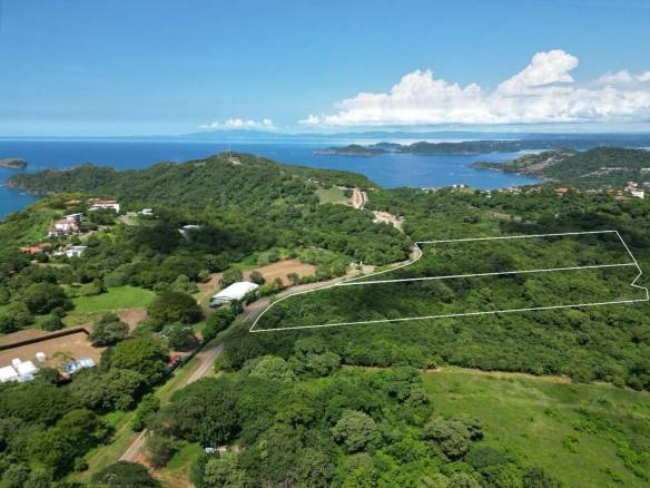 Expansive land in Papagayo