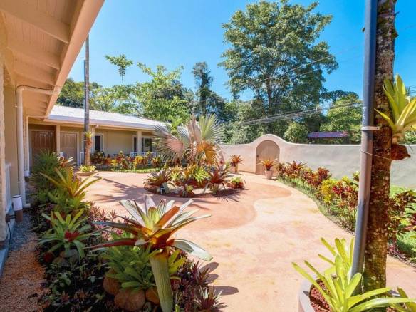 Income producing in Limon