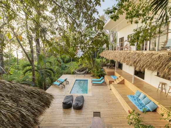 Oceanview hotel in the heart of Santa Teresa