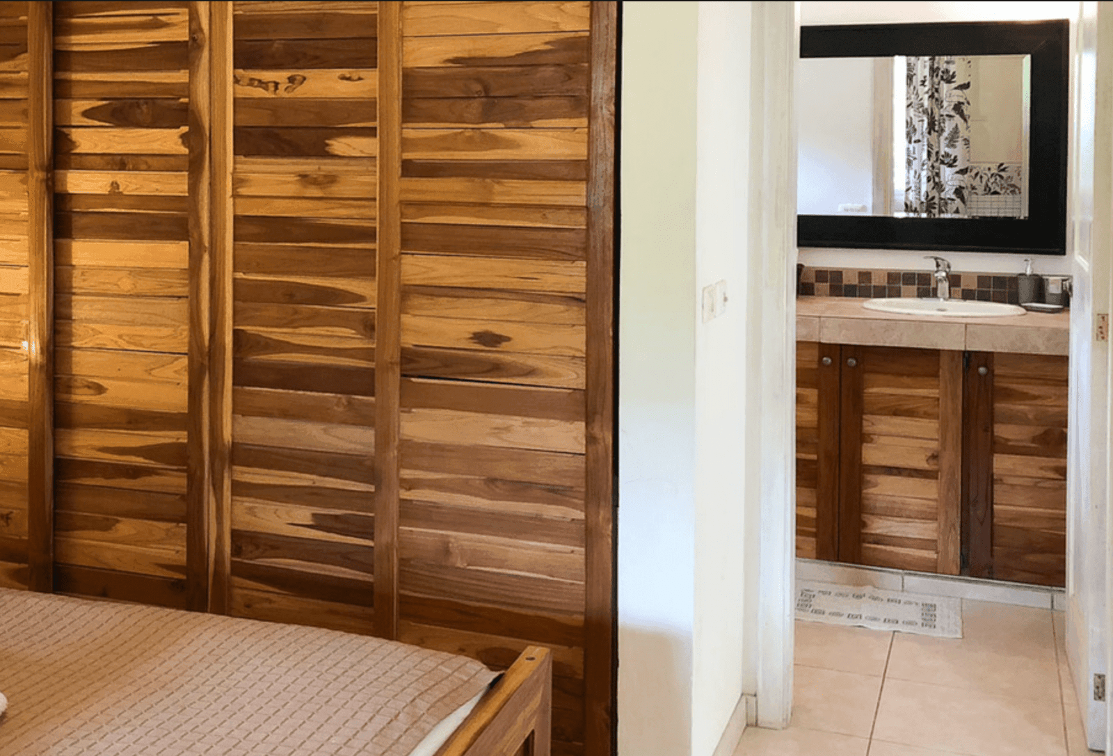 Hotel in North Santa Teresa