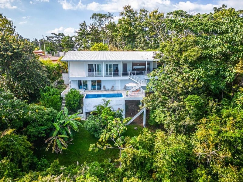 Luxury estate in Playa Carrillo