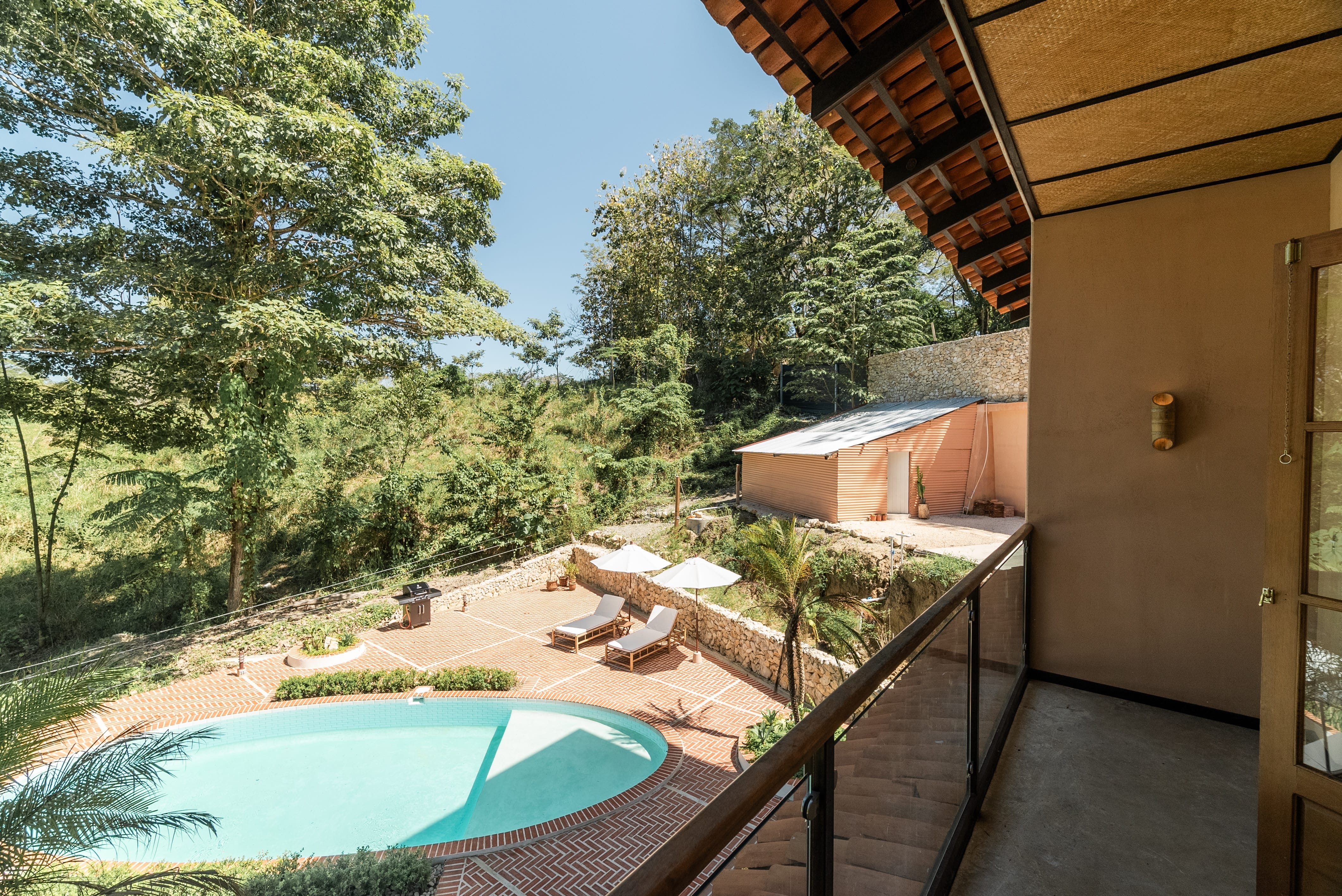 Luxury income producing apartments in Santa Teresa