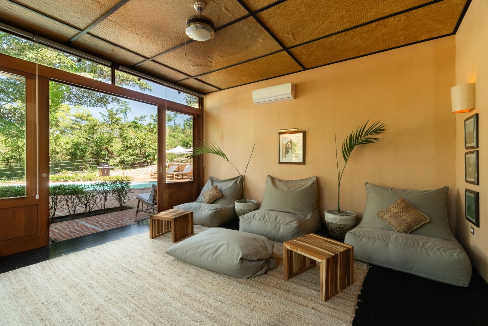 Luxury income producing apartments in Santa Teresa