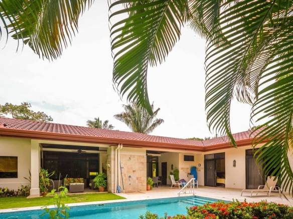 Luxury estate in Playa Carrillo
