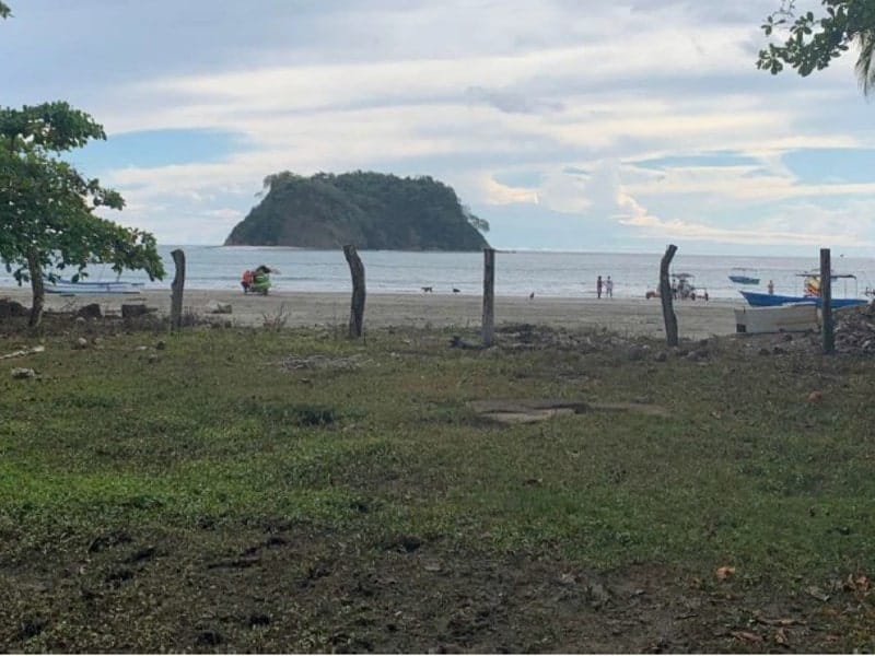Beachfront lot for sale in Samara