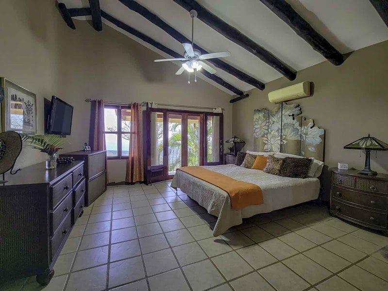 Luxury retreat in Playa Carrillo