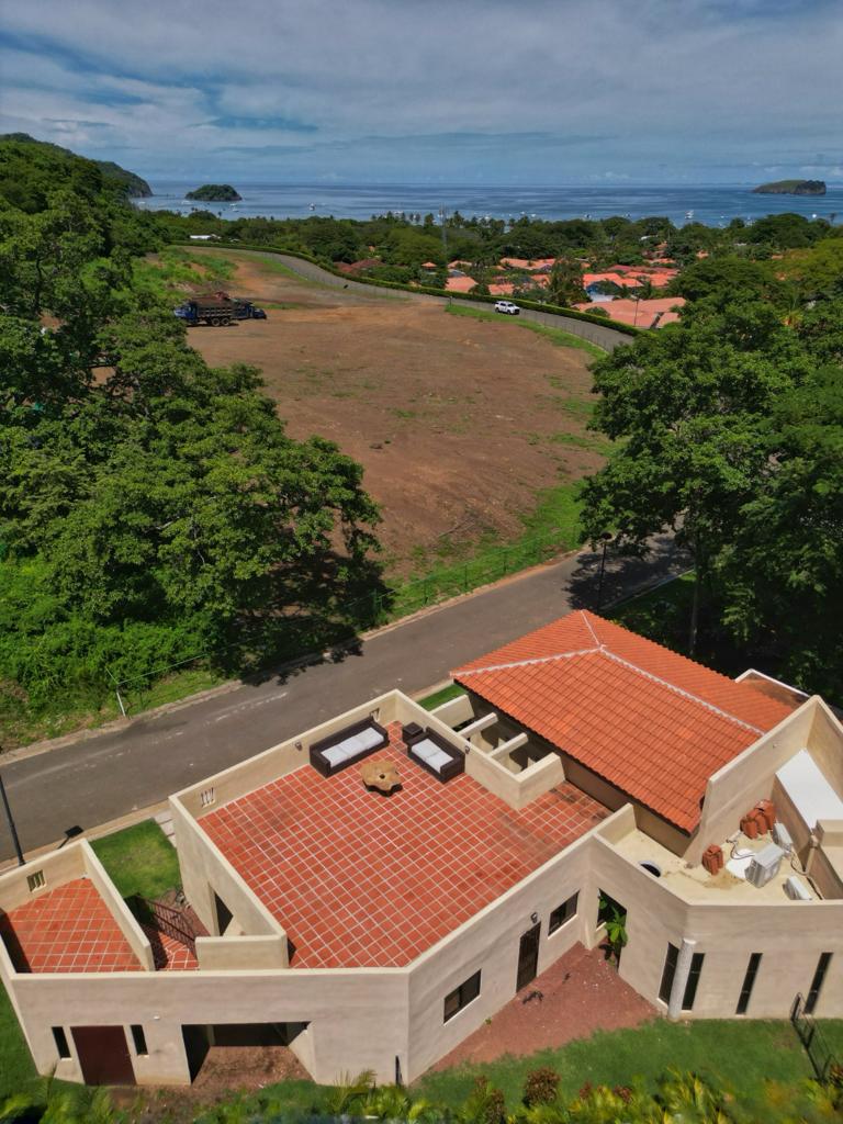 Luxury mansion in Playa Del Coco