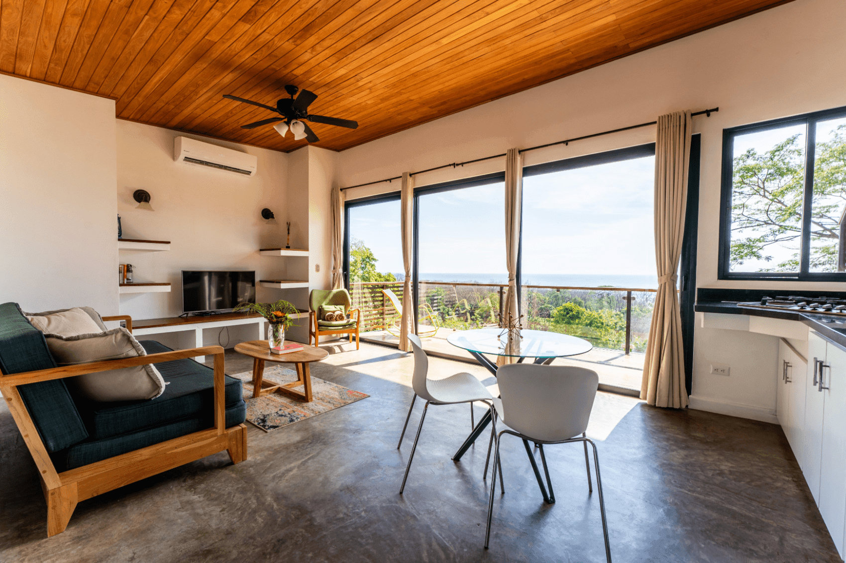 Income producing ocean view property in Santa Teresa