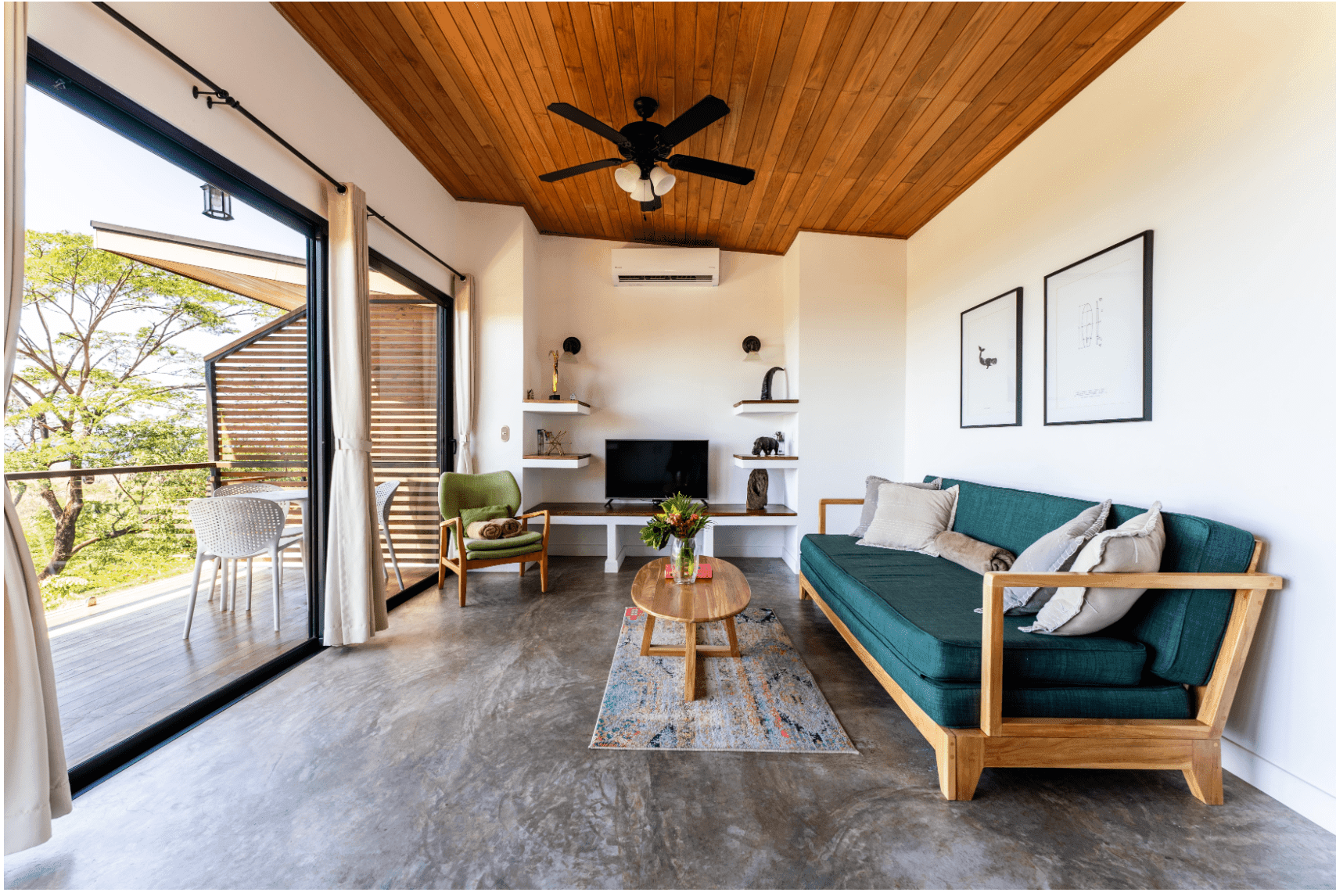 Income producing ocean view property in Santa Teresa