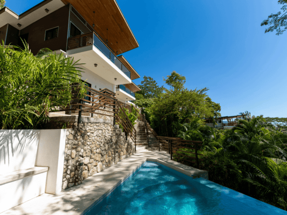 Fire Sale hotel in Santa Teresa