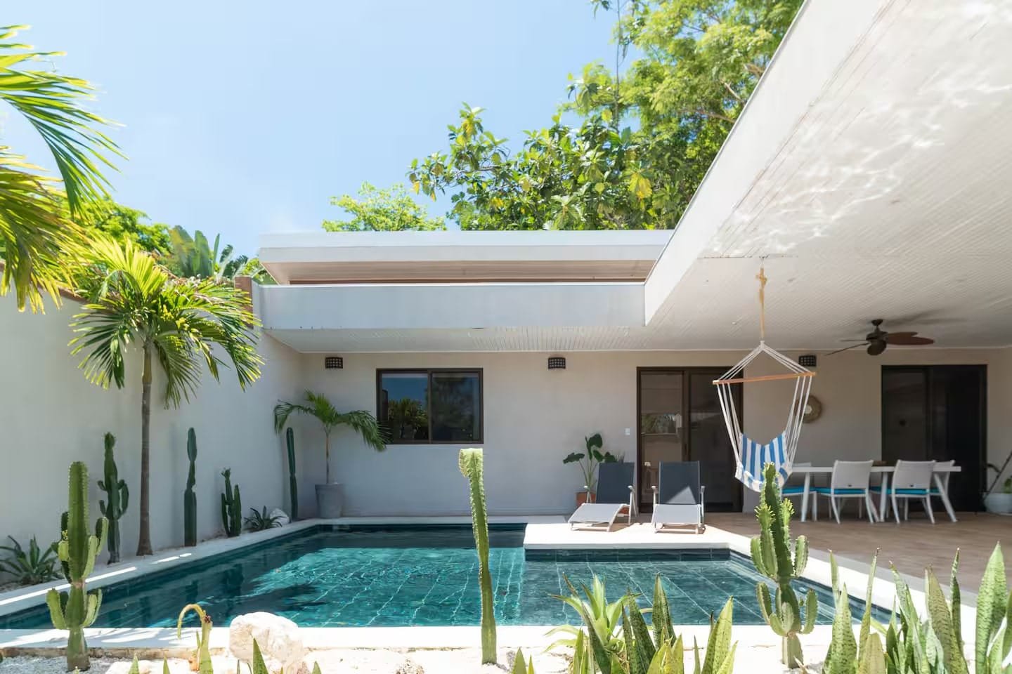 Luxury beachside Villa in Santa Teresa