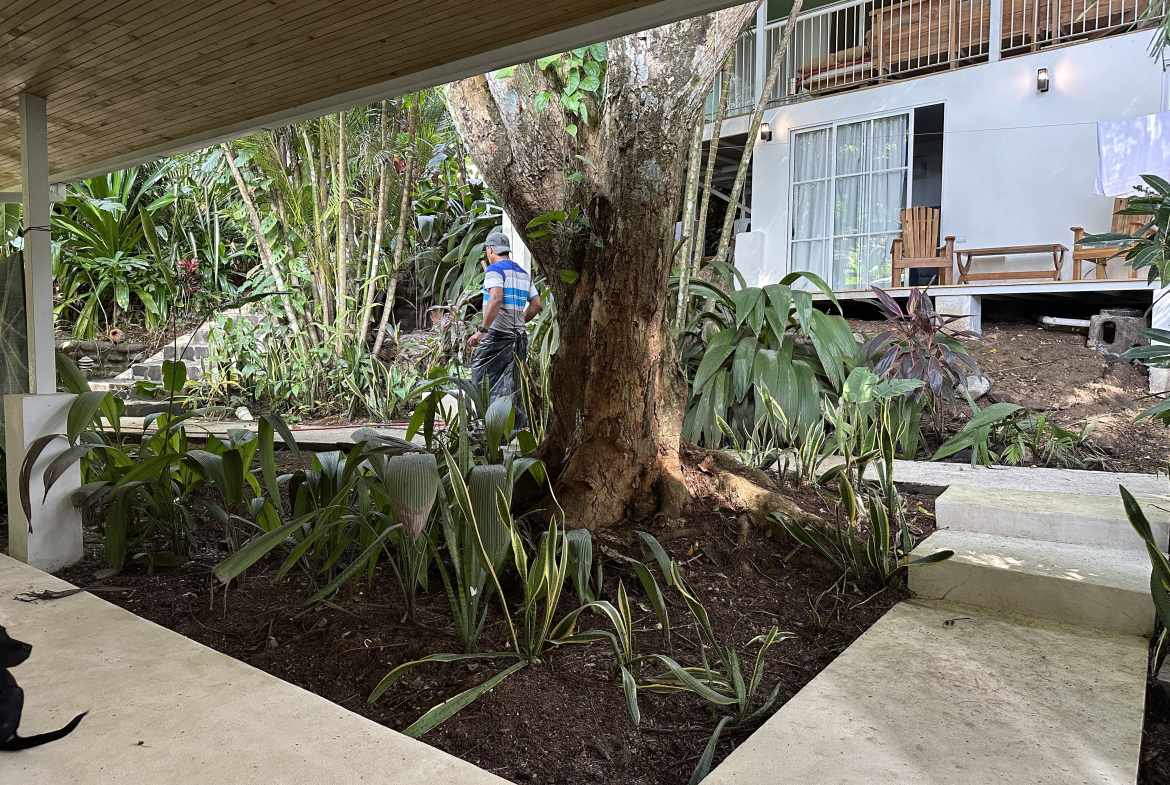 2 bedroom home in Malpais walk from the beach