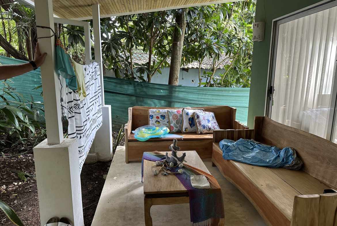 2 bedroom home in Malpais walk from the beach