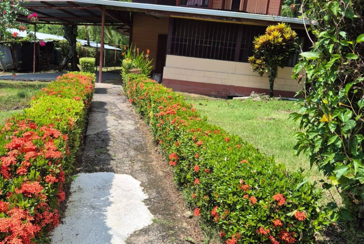 Charming Historic Home in Central Golfito