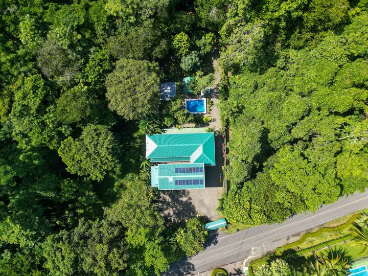 Beachside Rental Compound with Expansion Potential â€“ Playa Bejuco