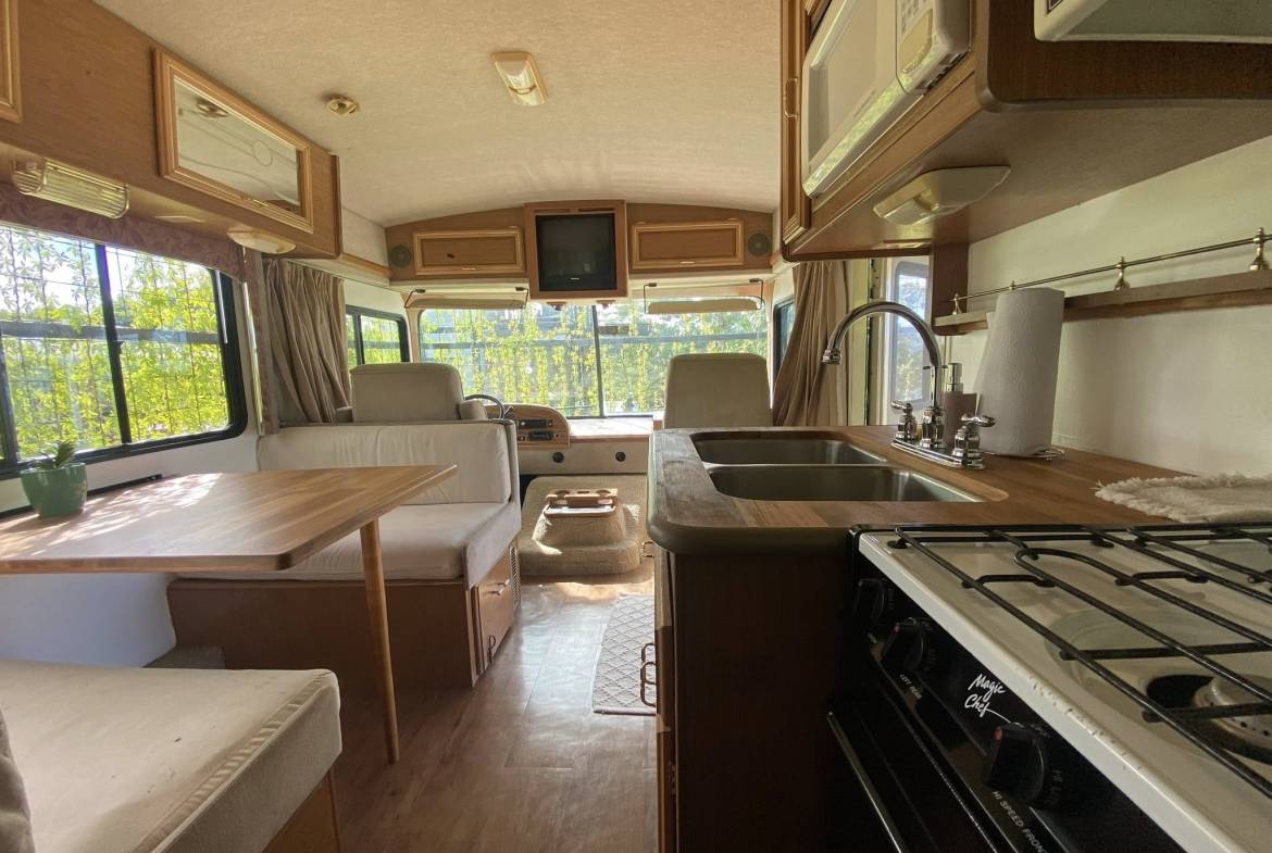 493638942_10163116805699085_5428119897628880242_n-min