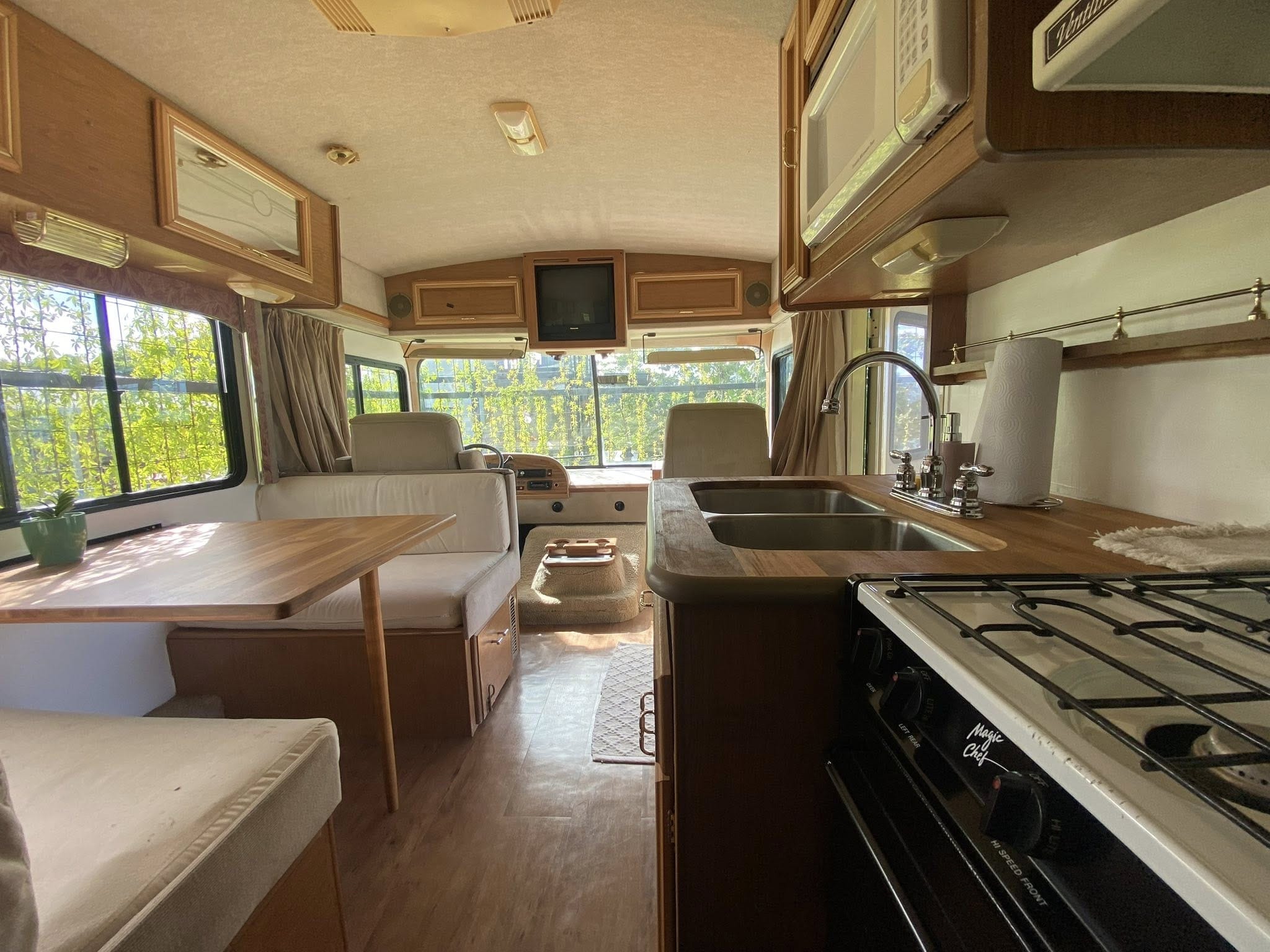 493638942_10163116805699085_5428119897628880242_n-min