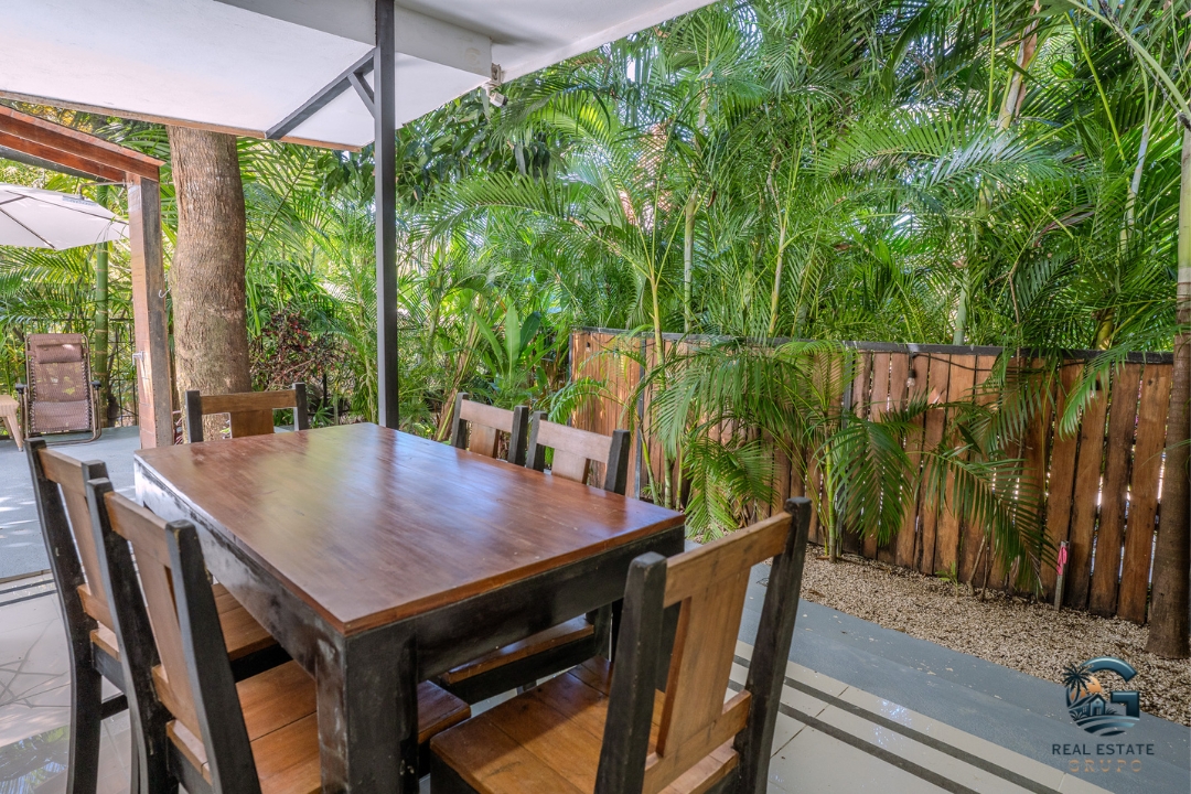 Investment property pool and outdoor area