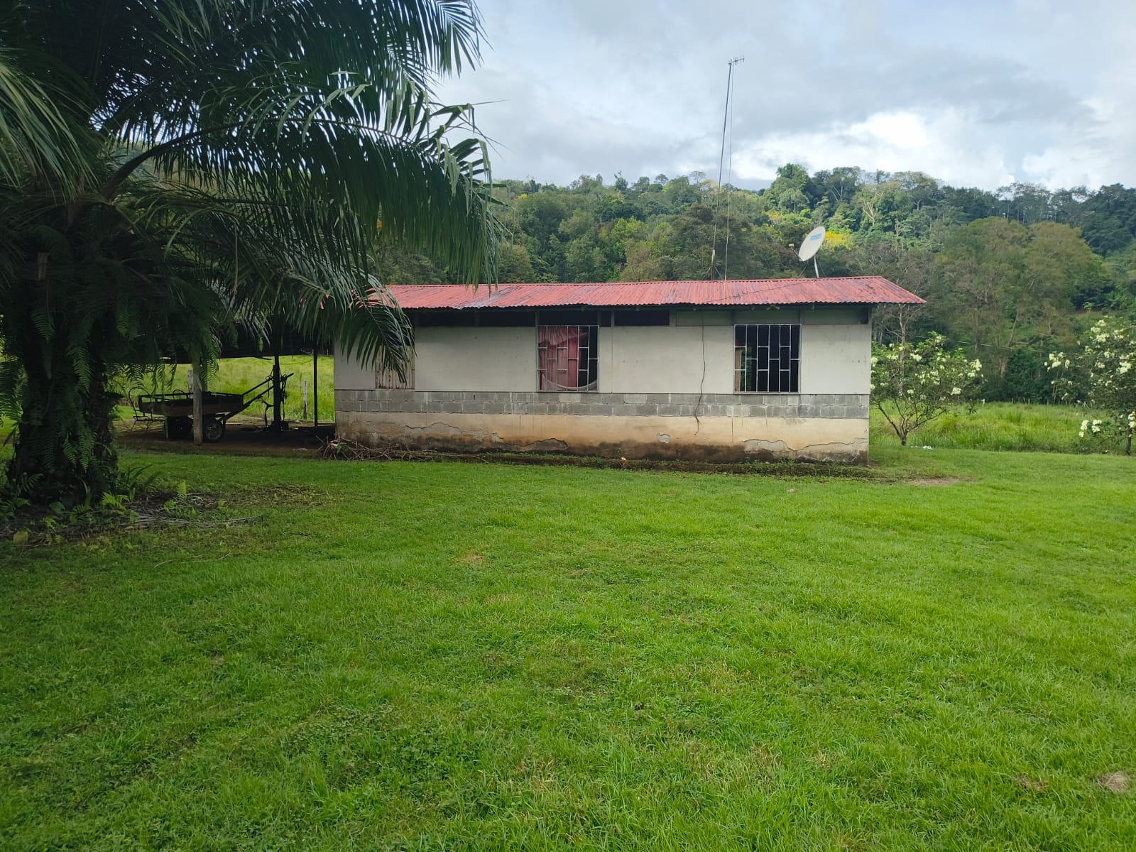 Nature Retreat with Waterfalls & Forest Near Corcovado