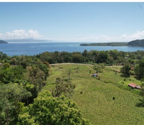 Nature Retreat with Waterfalls & Forest Near Corcovado