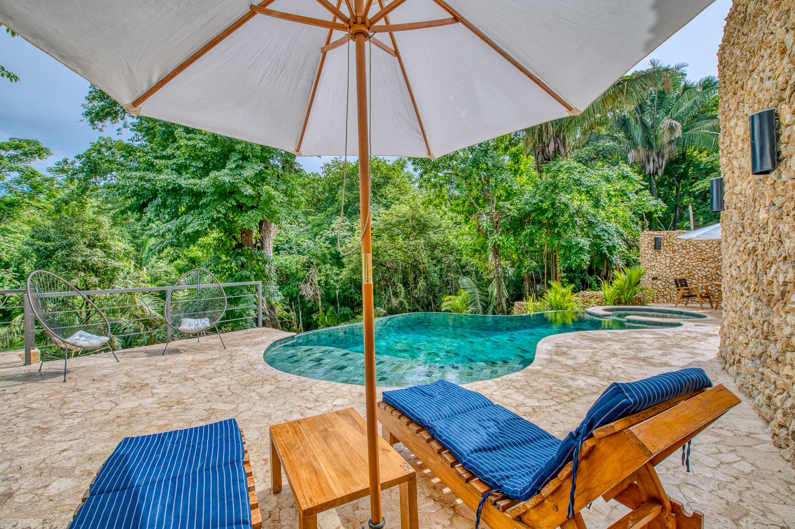 Mal Pais Boutique Hotel Compound pool deck