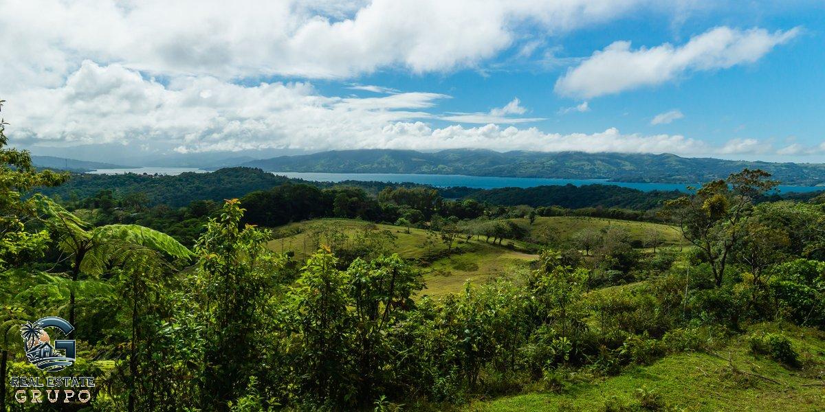 Green hills and serene lake - costa rica property liens